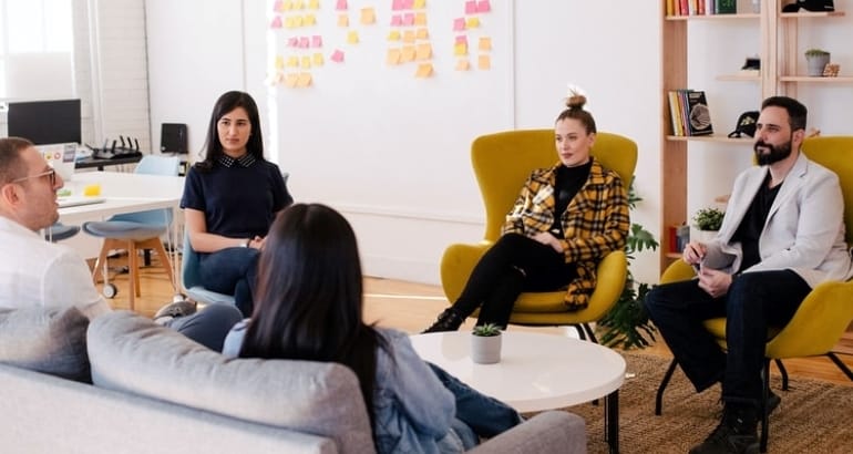 What can the giraffe teach us about improving leadership communication?