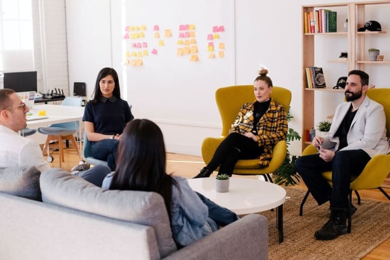 What can the giraffe teach us about improving leadership communication?